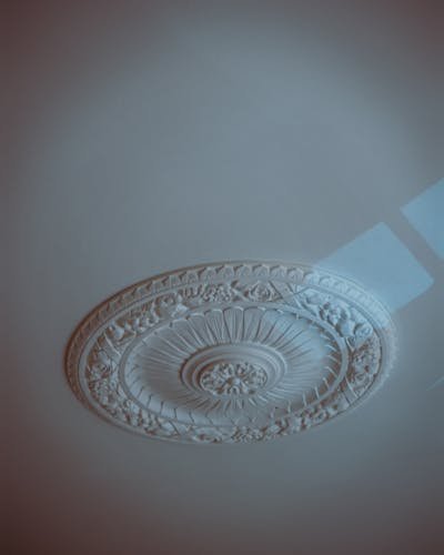 Victorian plaster ceiling roses: elegant, custom & restorative options